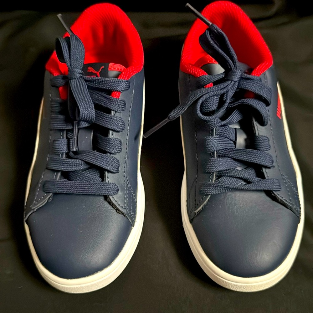 Puma sneakers sz 1 little kids